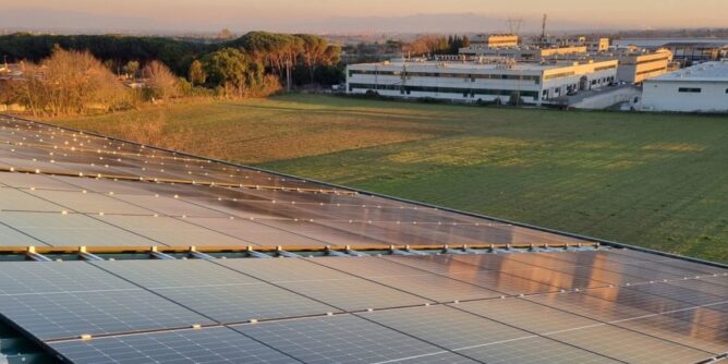 fotovoltaico a tetto solar 1280x721 1